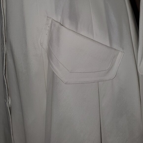 Samuel Dong white lined coat with a snap closer - Picture 8 of 10
